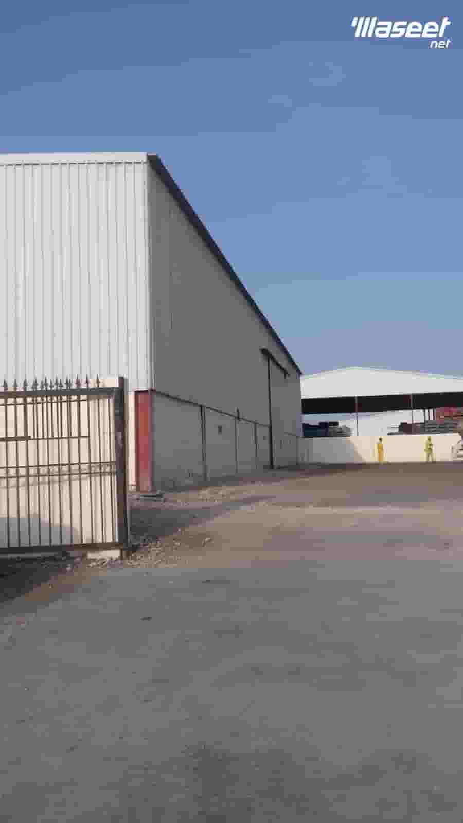 4000 sqm warehouse for rent in Birkat Al Awamer
