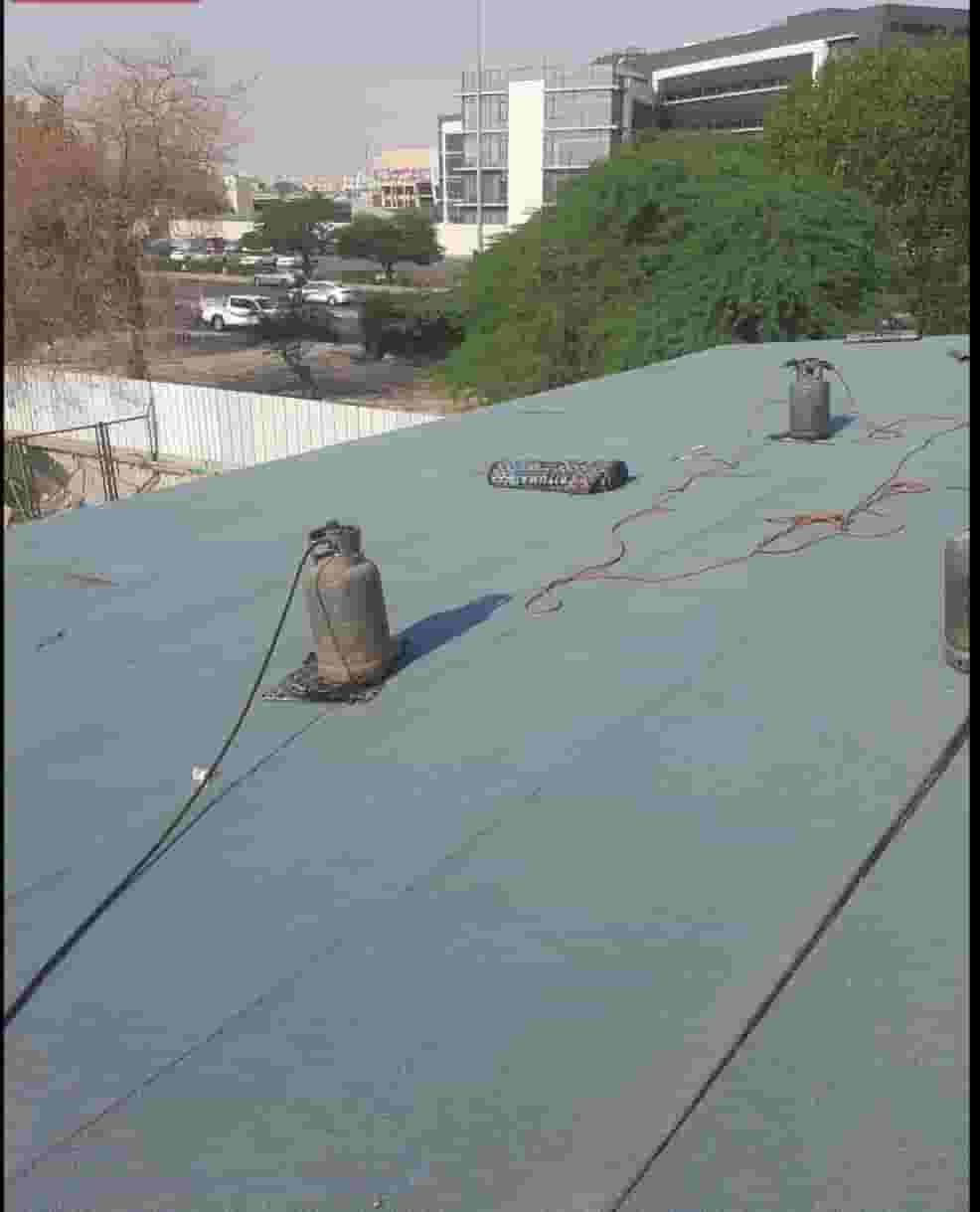 Insulation of roofs and bathrooms and maintenance of leaks