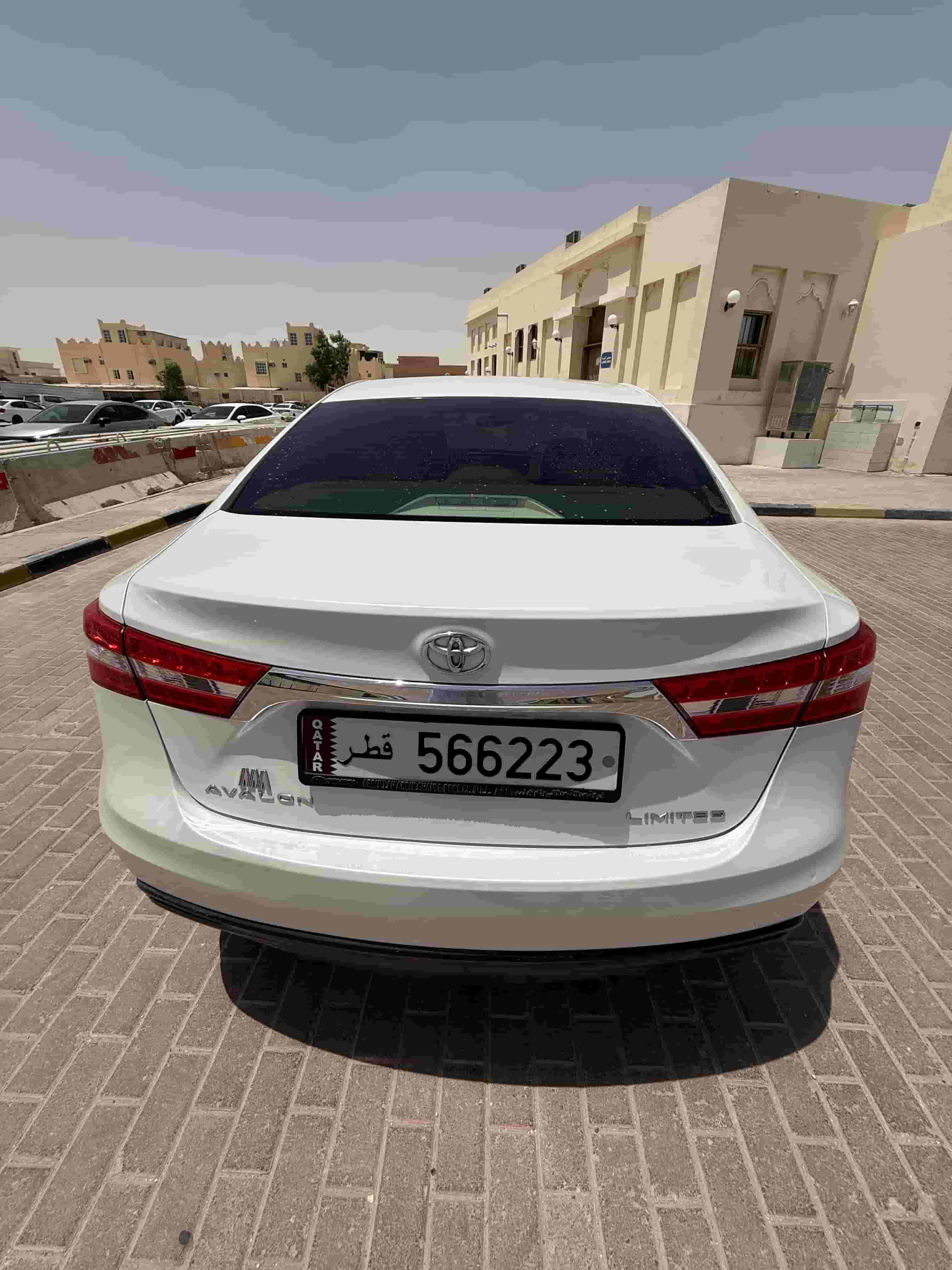 تويوتا أفالون 2013