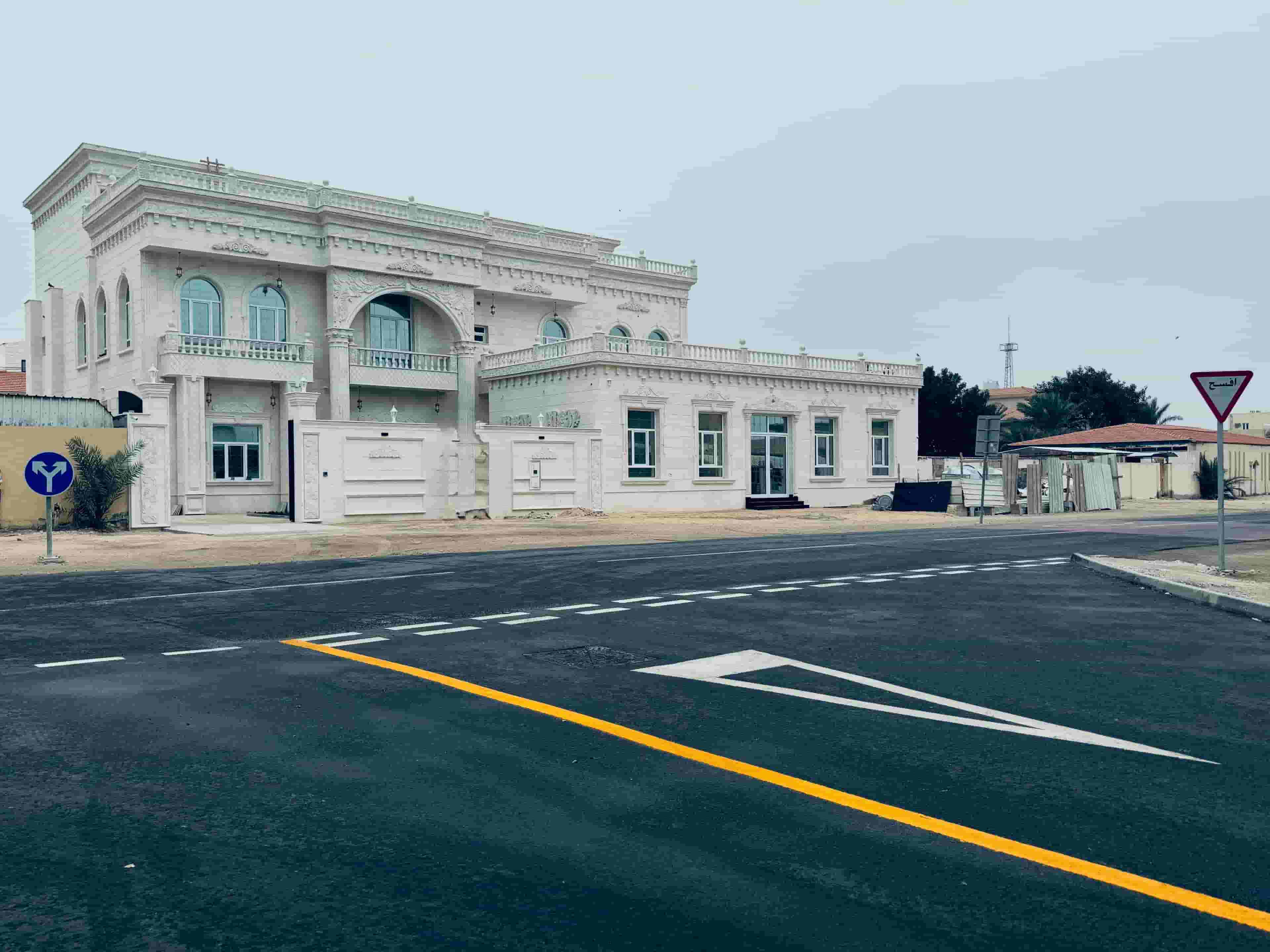 For sale a villa in Al Azizia ready to live in semi-palace