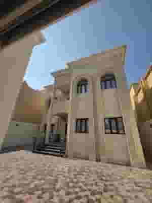 An 8-room villa at the passports of Lucra