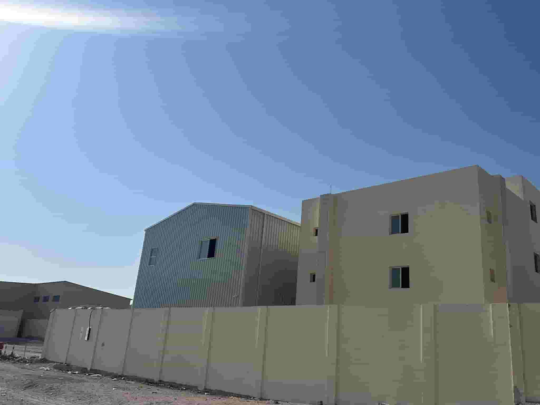 المستودع والحجرة للإيجار  (العقد السنوي)