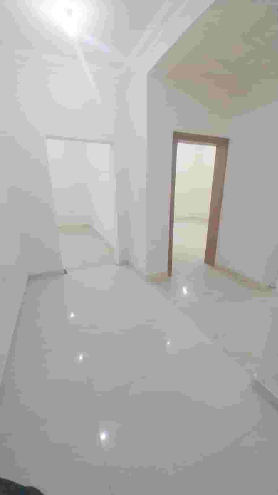 A spacious apartment in Umm Ebairiya, inclusive and without commission