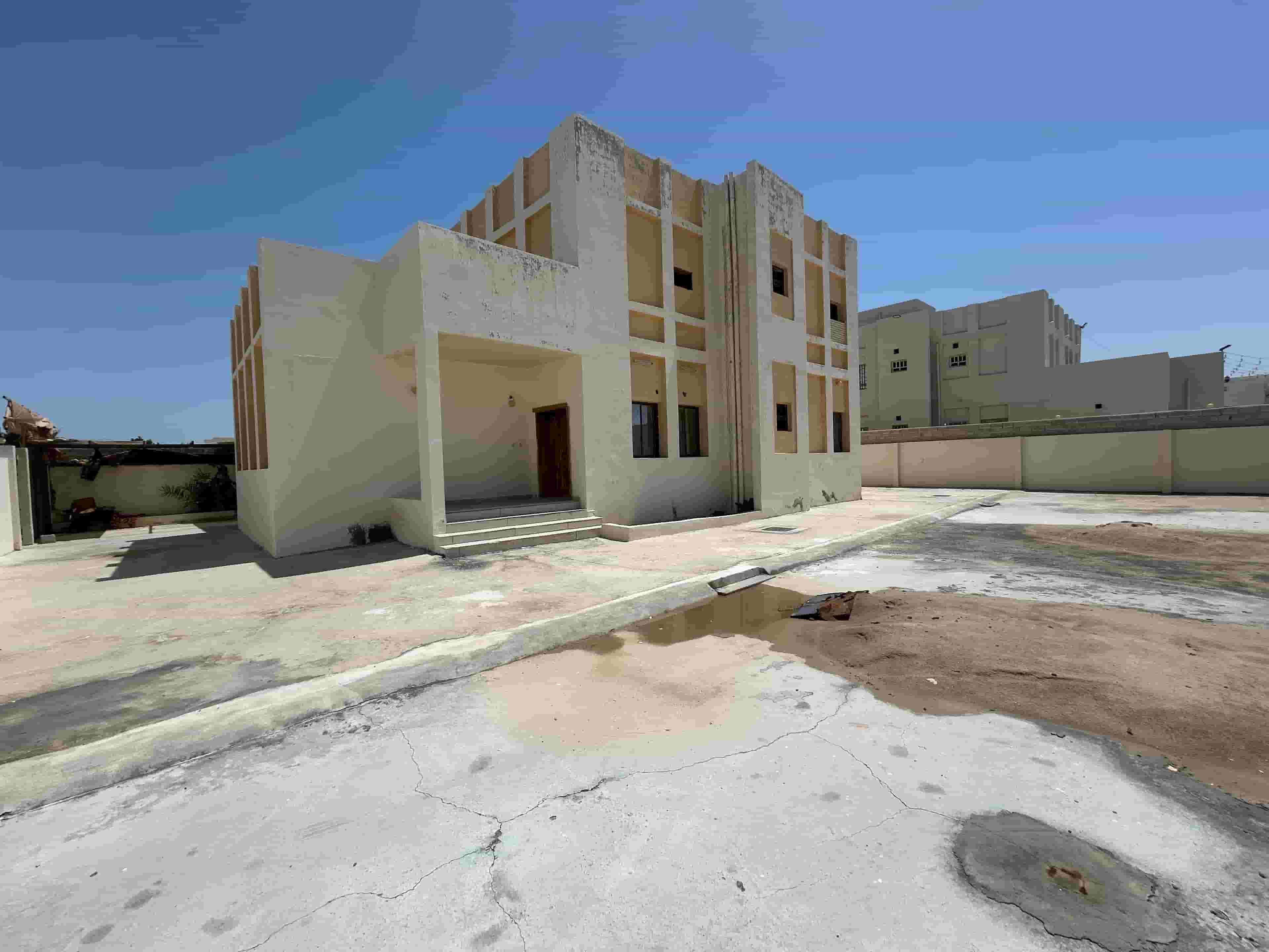 For rent a villa in Siliya Al-Ma'arad 1000 m for families