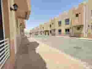 شقق بمجمع ساكنى للايجار بالمطار