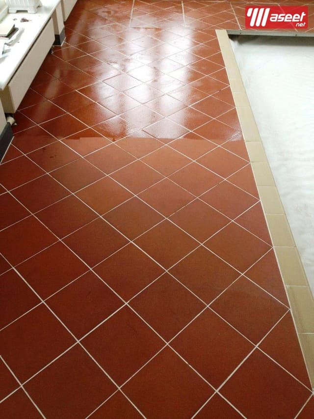 Cleaning and polishing tiles