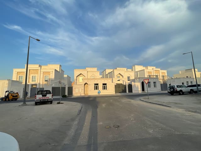 للبيع فلل في منطقة عين خالد 