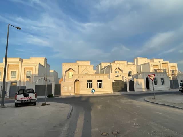 للبيع فلل في منطقة عين خالد 