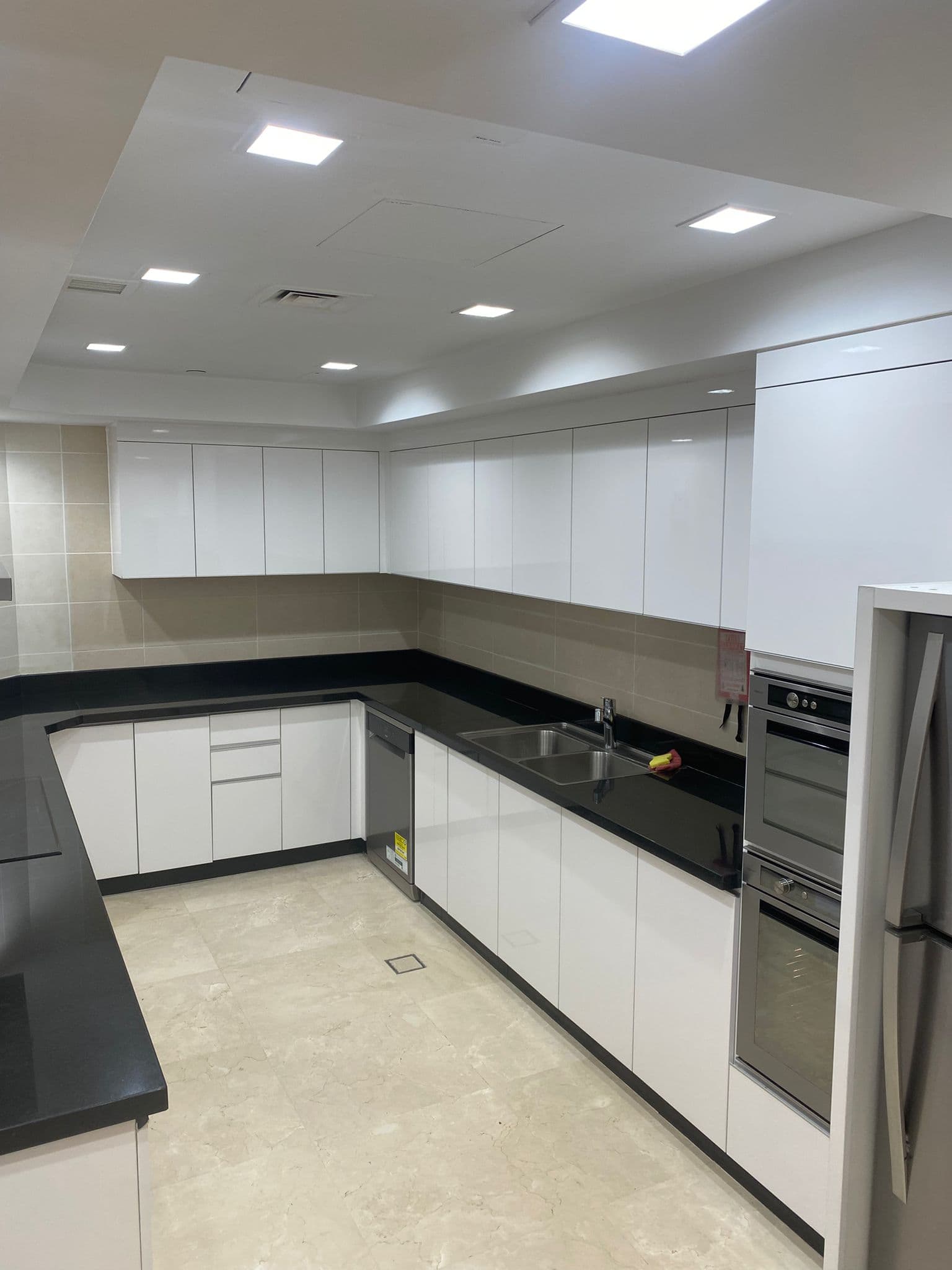 Elegantly furnished apartment 0