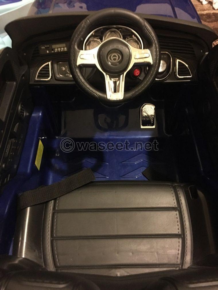 Toy car with charger 0