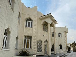 Luxurious villa for sale in Hazm Al Markhiya 