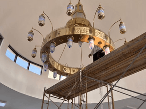 Polishing and maintenance of chandeliers 