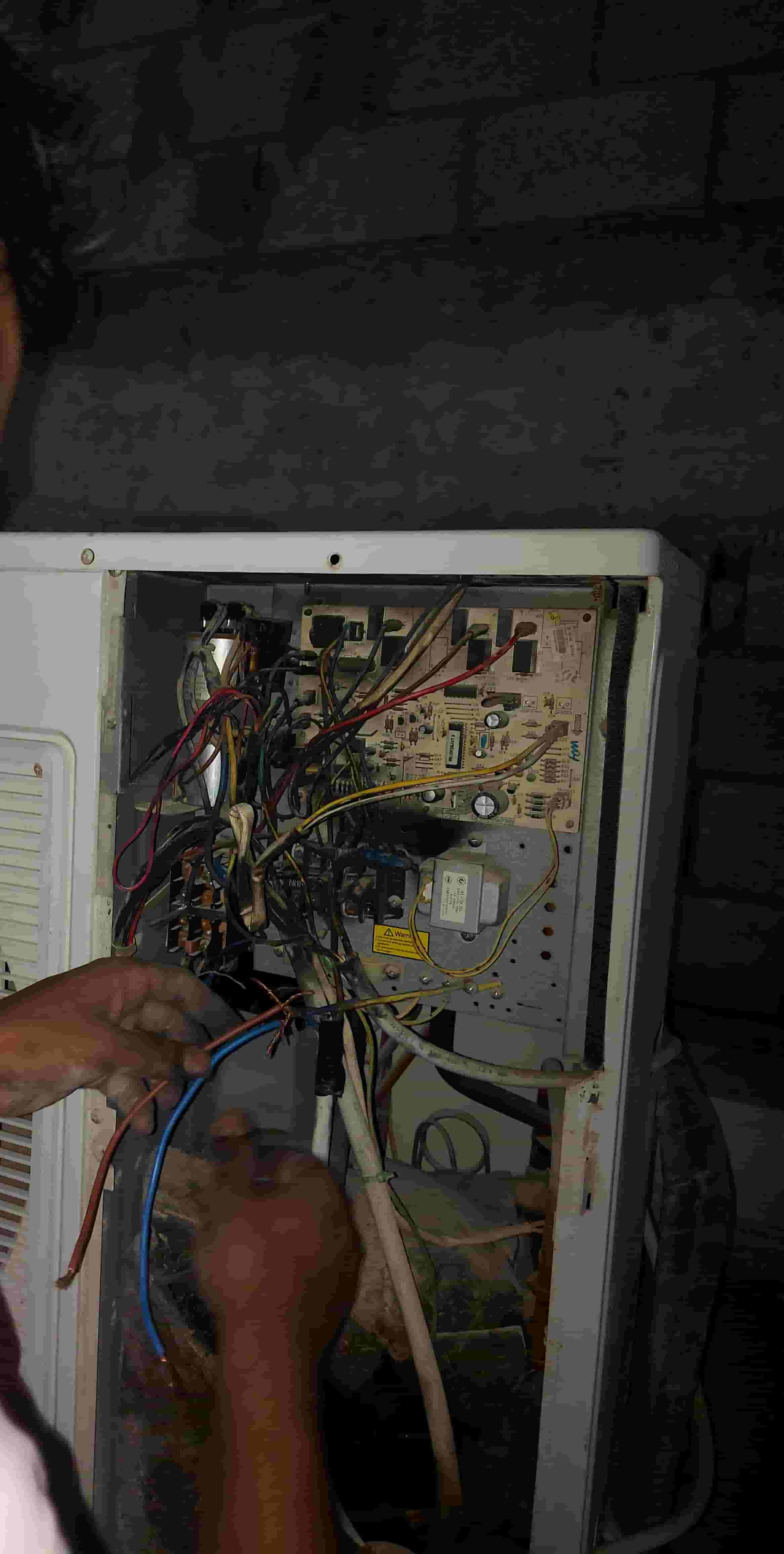 Air conditioner repair Water Leaking HOT air Air conditioner repair Water Leaking HOT air
