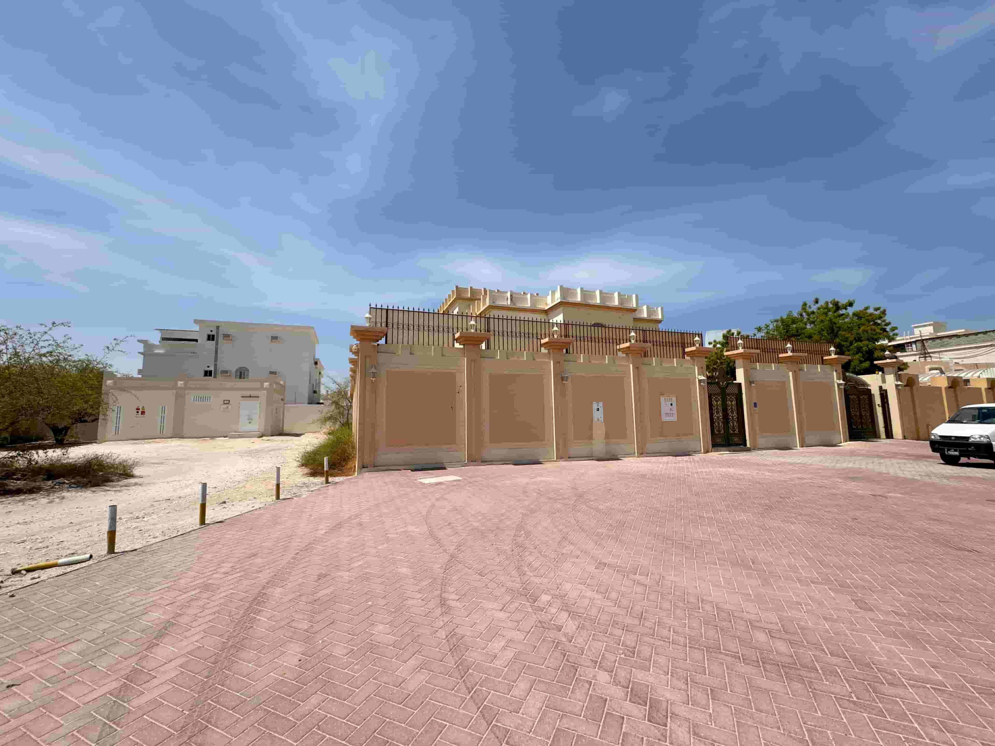 Villa in Unaiza Dafna for sale two streets and corner 880 m Villa in Unaiza Dafna for sale two streets and corner 880 m