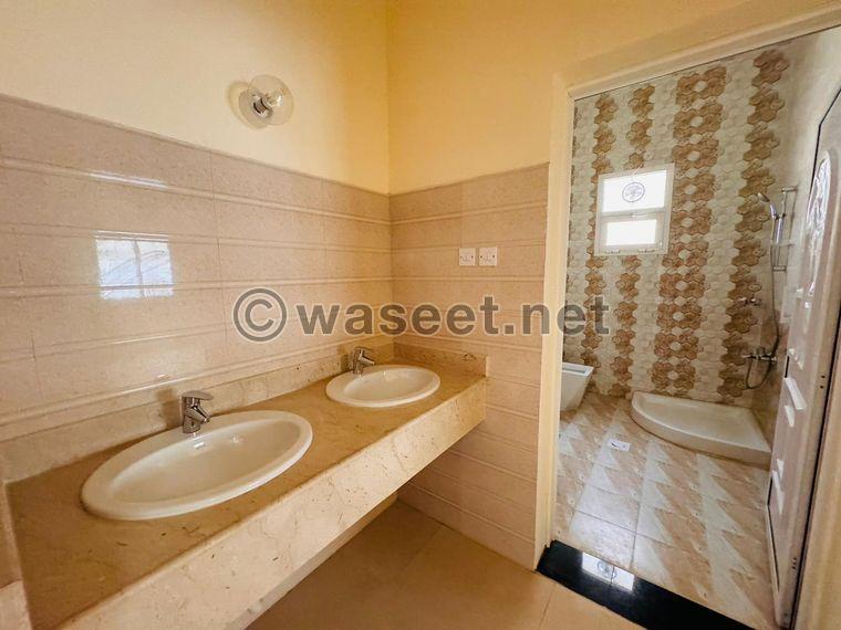 For sale a villa in Umm Qarn with an area of 490 m 5
